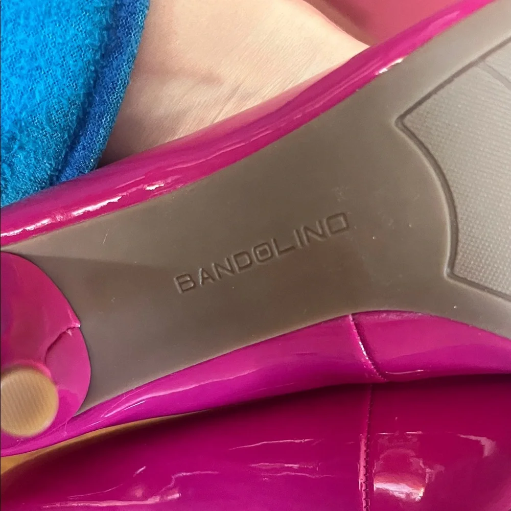 Like new Bandolino Fuchsia Heels - Picture 10 of 12